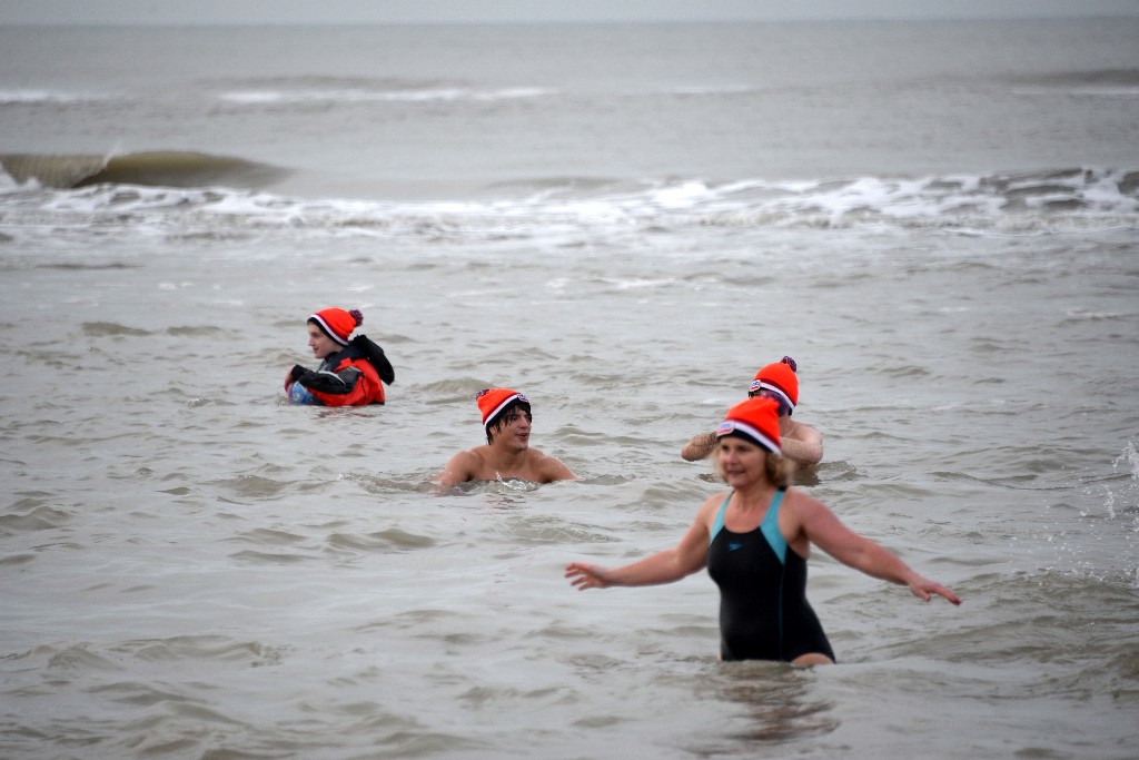 ../Images/Nieuwjaarsduik Nederzandt 2016 088.jpg